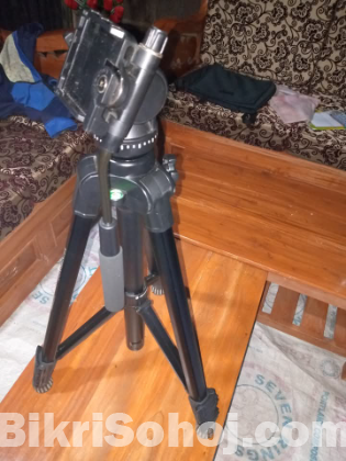 Canon 750D DSLR with Kit Lens, Full Set,Accessories Included